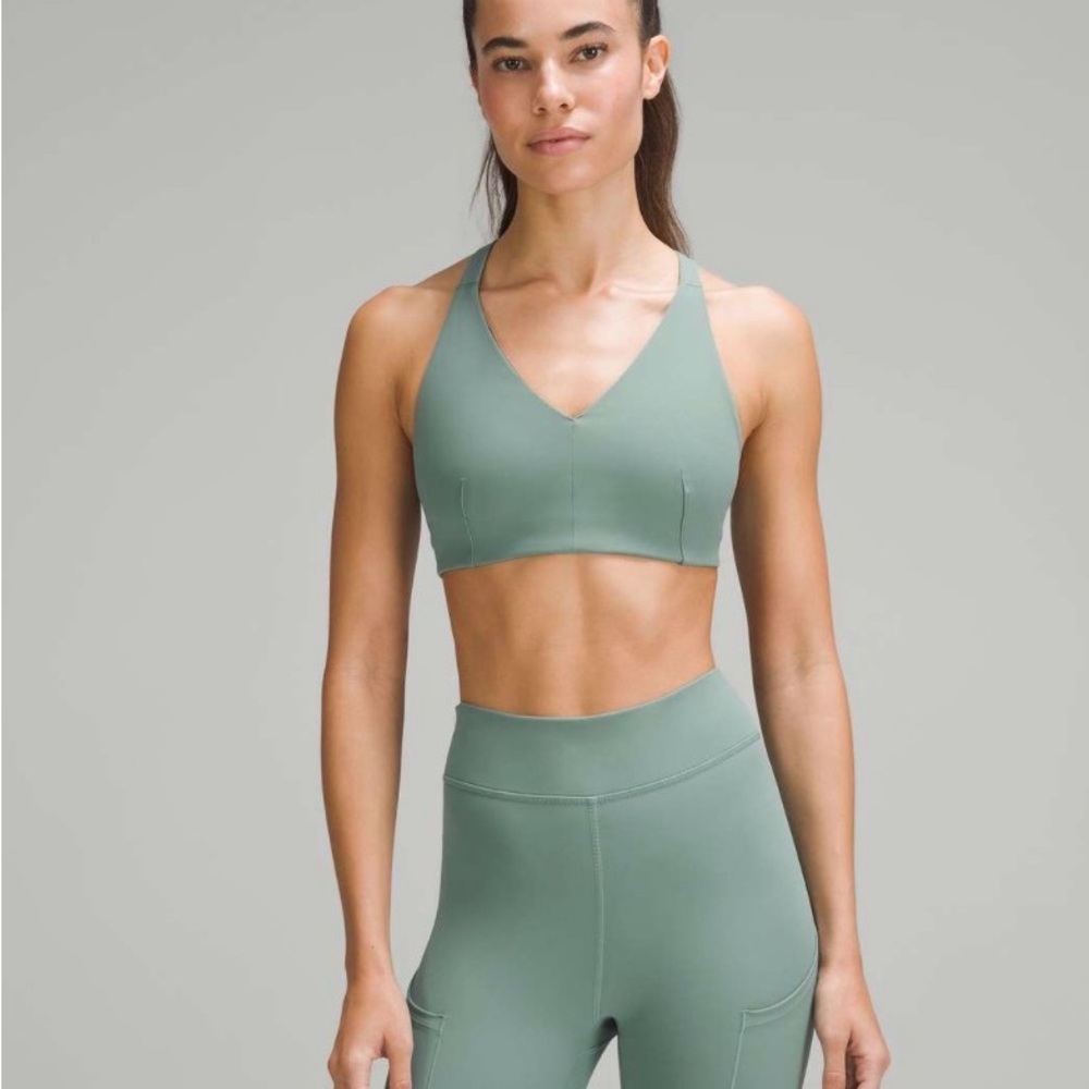 Lululemon lab Luxtreme Deep-V Bra Medium Support, B/C Cup
Tidewater Teal size 10